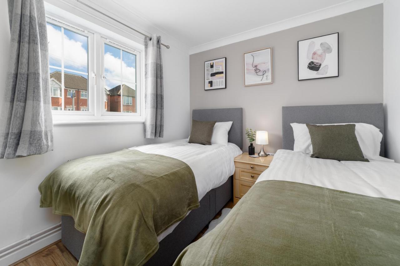 Charming 2Br Ground Floor Flat In Sholing, 11 Mins From City Centre - Recently Set Up With Love Southampton Exterior photo